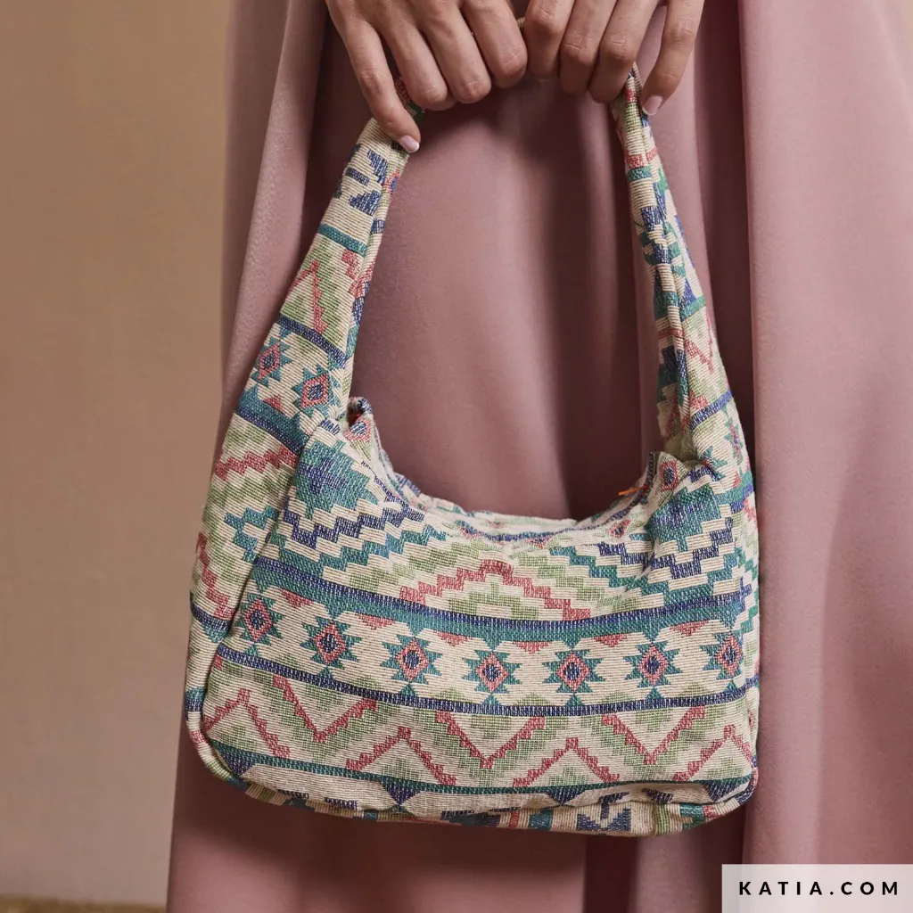 tela-jacquard-con-estampado-etnico-en-tonos-agua-2294-3-02-katia-g.webp