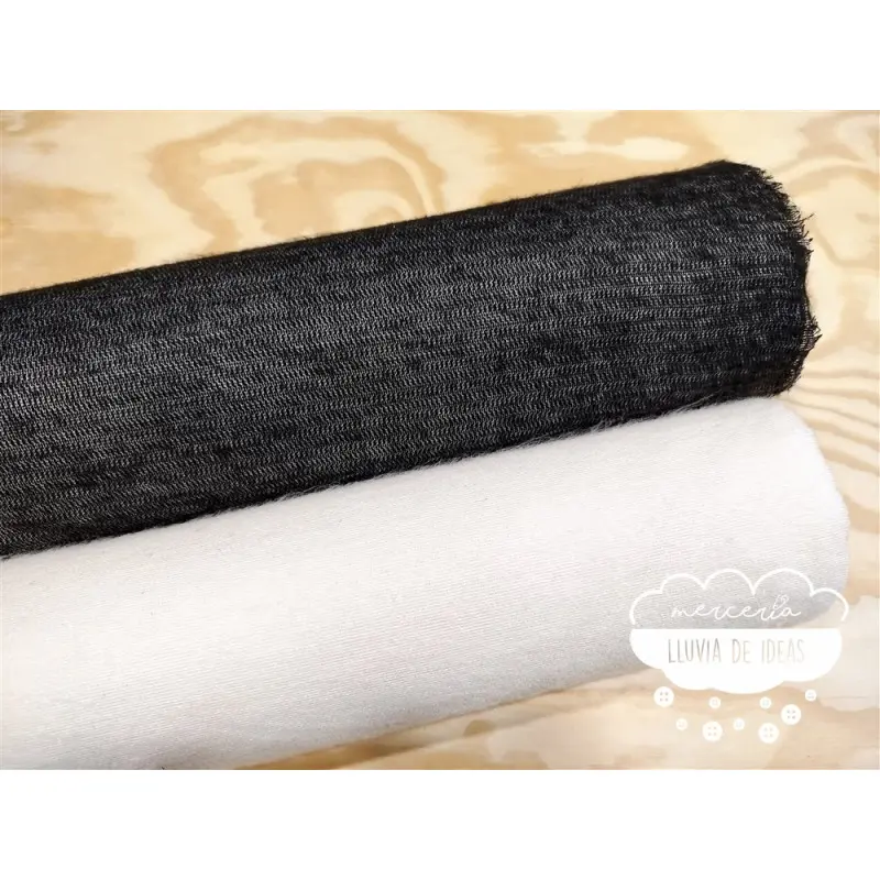 Entretela Perchada Blanca/Negra (Negro)